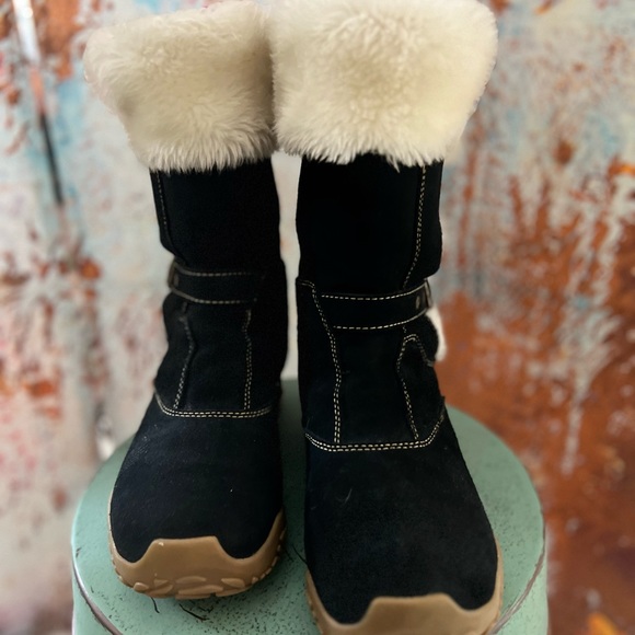 NWOT! Solomon "Lahasa" tall boots with faux fur and fleece lining. Warm + CUTE!! - Picture 3 of 10